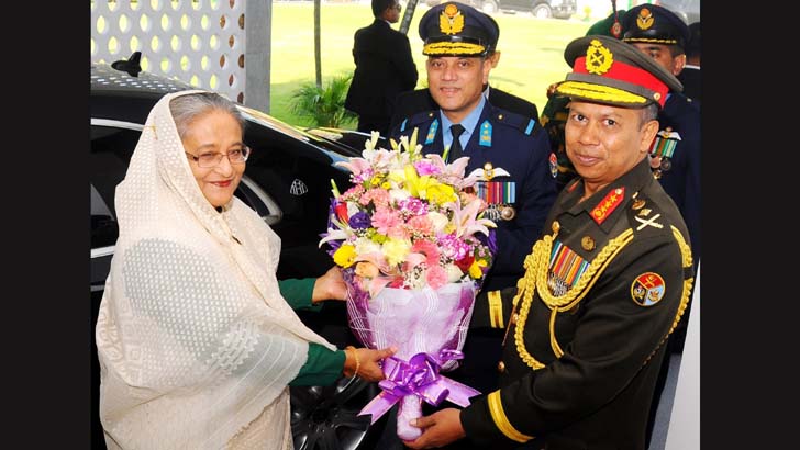 সশস্ত্রবাহিনী বিভাগে অফিস করলেন প্রধানমন্ত্রী