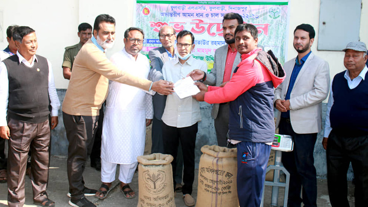 ফুলবাড়ীতে অভ্যন্তরীন আমন ধান-চাল সংগ্রহ কার্যক্রম উদ্বোধন