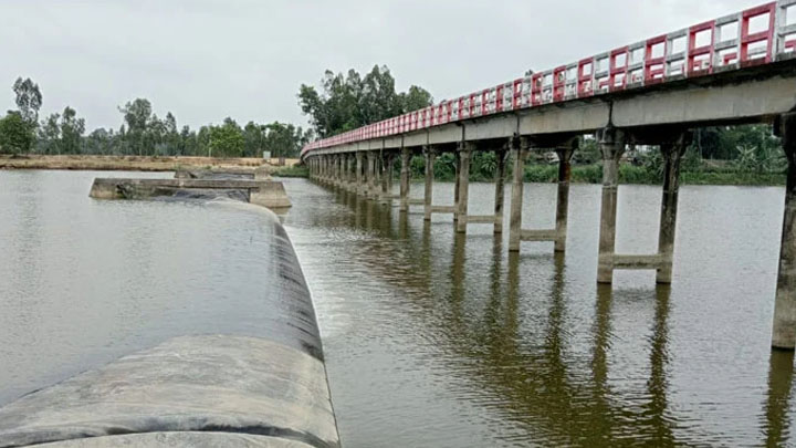 চকরিয়ায় ফসল ক্ষেতে ঢুকছে লোনা পানি