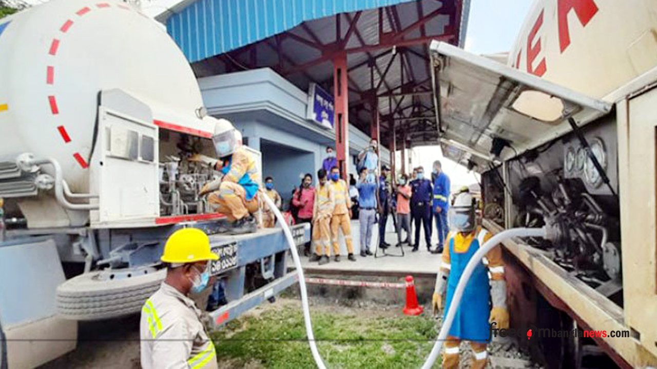 ভারতের ১৮২ টন তরল অক্সিজেনবাহী ট্রেন সিরাজগঞ্জে পৌঁছেছে