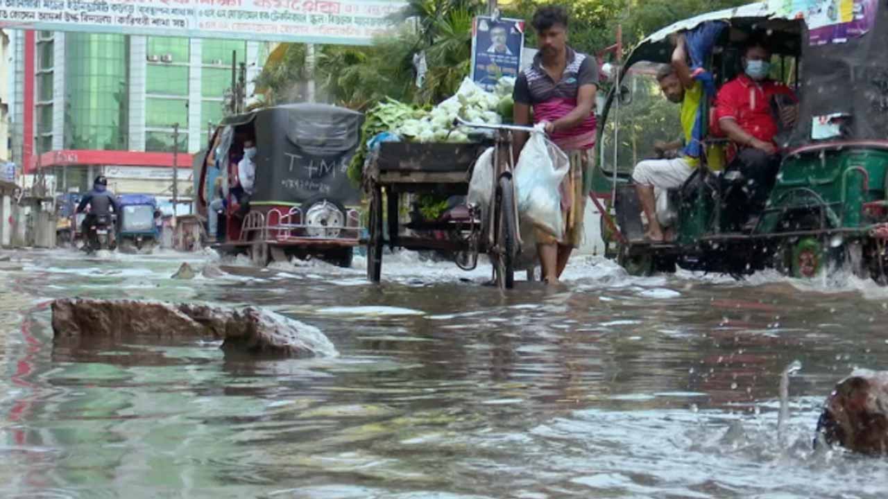 বর্ষা বাড়ে জলাবদ্ধতা, ভোগান্তিতে দক্ষিণখানবাসি