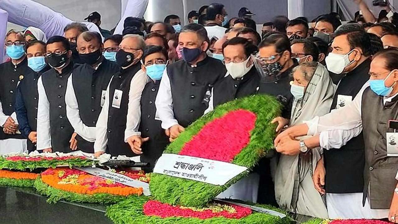 জাতীয় শোক দিবসে বঙ্গবন্ধুর প্রতিকৃতিতে আওয়ামী লীগের শ্রদ্ধা