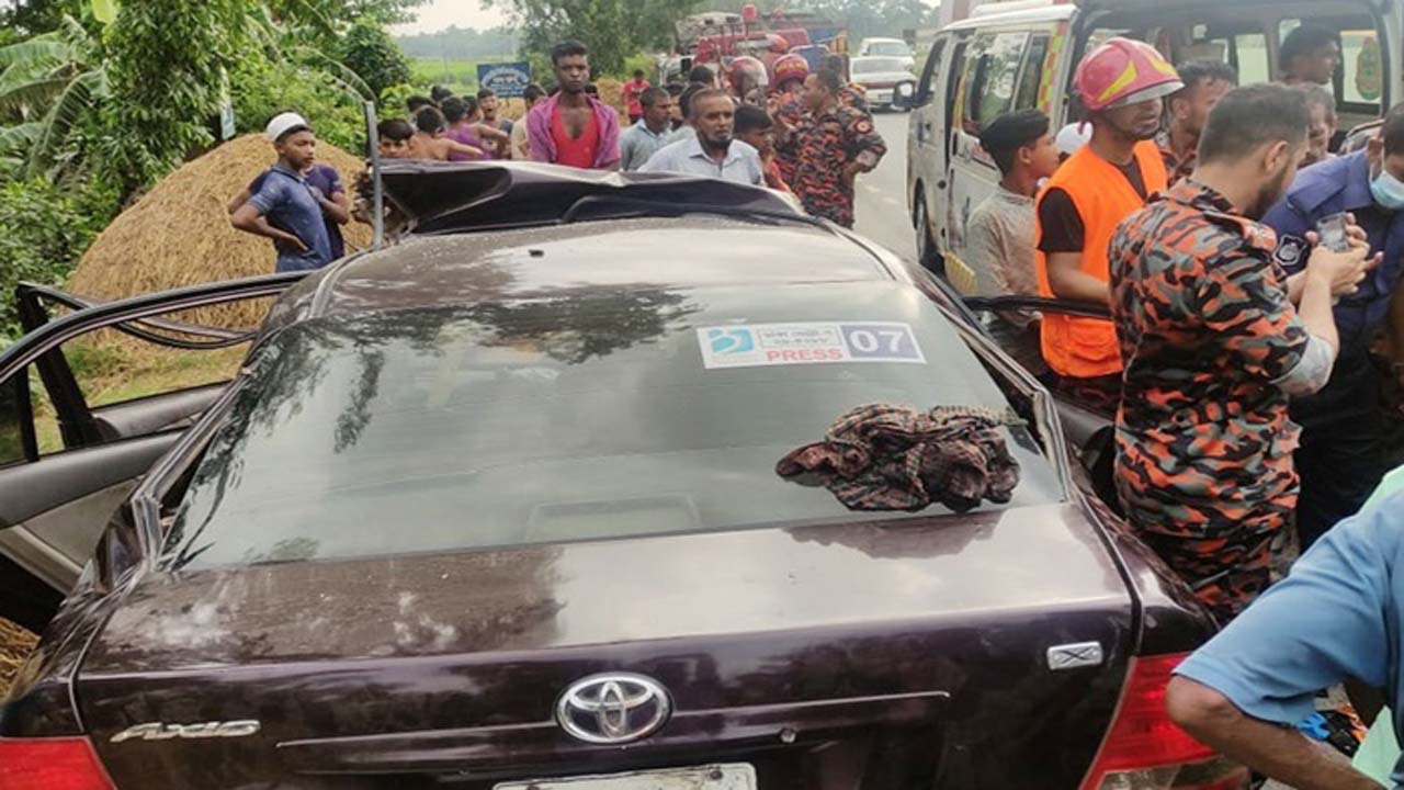 নারায়ণগঞ্জে ট্রাক-প্রাইভেট কার সংঘর্ষে নিহত ৩