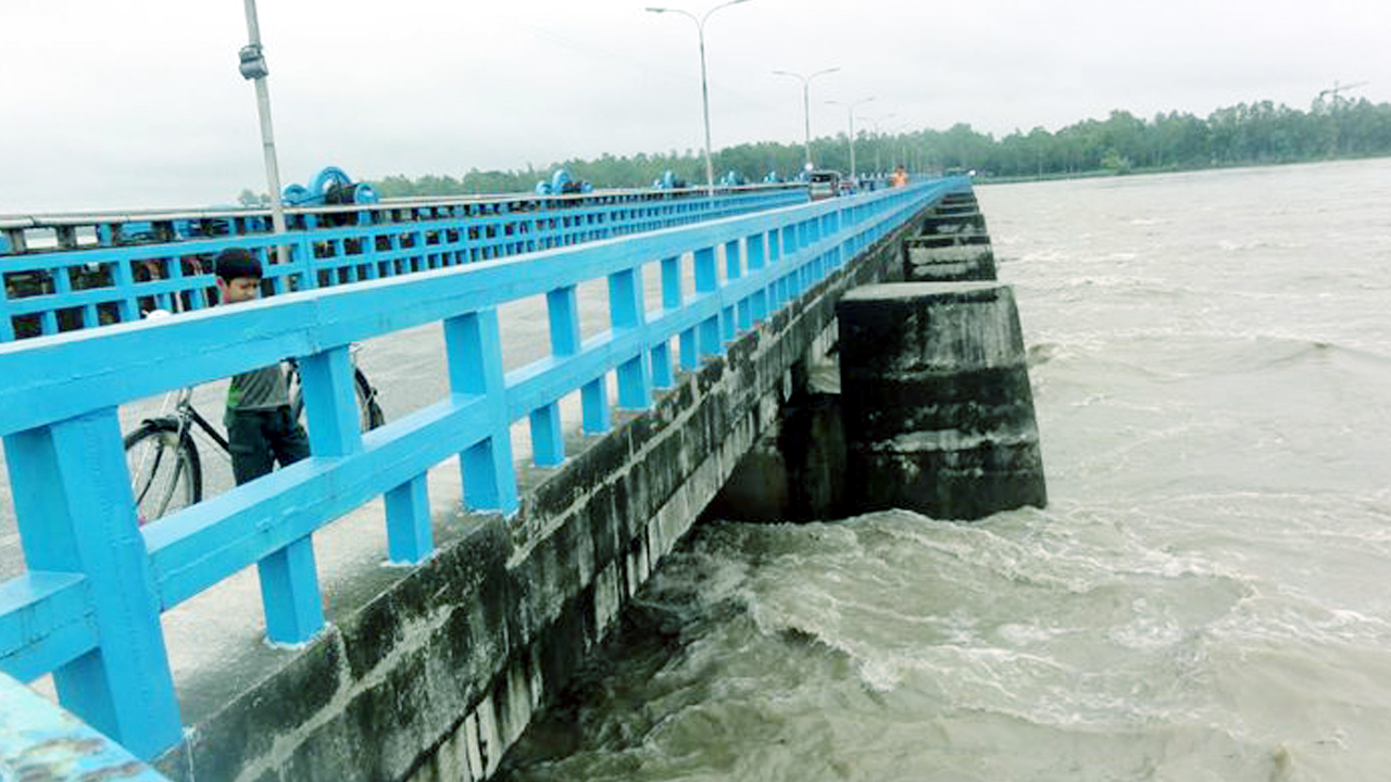 বিপদসীমার উপরে বইছে পদ্মা ও তিস্তা, বন্যার আশঙ্কা!