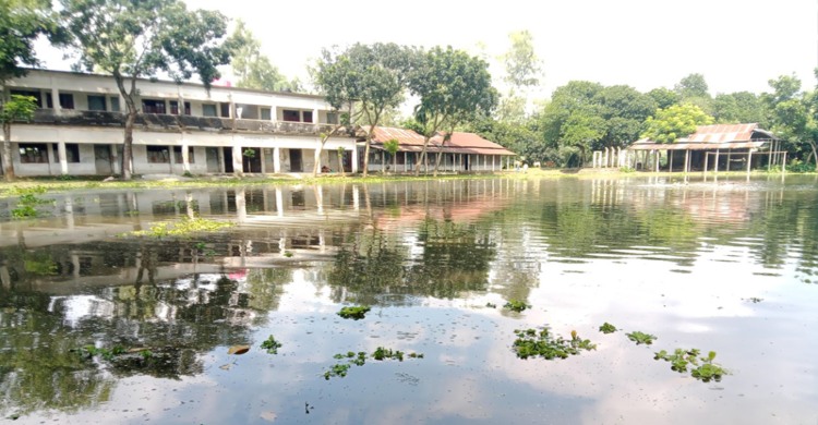 সরিষাবাড়ীতে যমুনার পানিতে নিমজ্জিত ৩৫ বিদ্যালয়