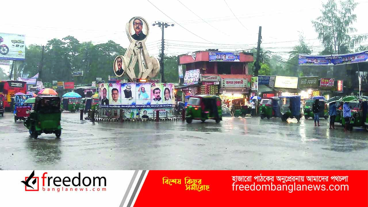 টানা বৃষ্টিতে লক্ষ্মীপুরে জনজীবন স্থবির, দুঃশ্চিন্তায় চাষিরা