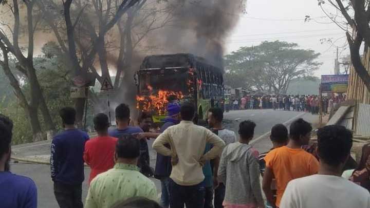 ভাঙ্গায় বাস-মোটরসাইকেল সংঘর্ষে বাবা-মেয়েসহ নিহত ৩