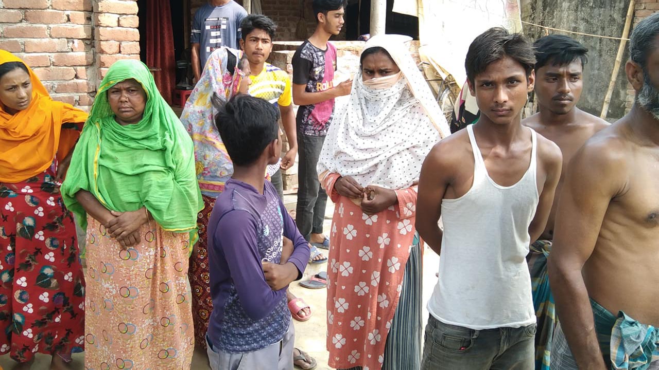 ফুলবাড়ীতে বিষক্রিয়ায় তিনটি গরুর মৃত্যু