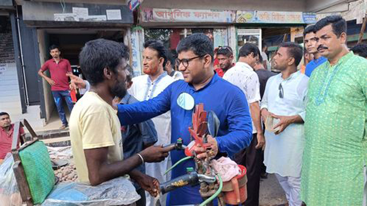 আ' লীগ সরকার ক্ষমতায় আছে বলেই দেশে এত উন্নয়ন হচ্ছে : দোলন