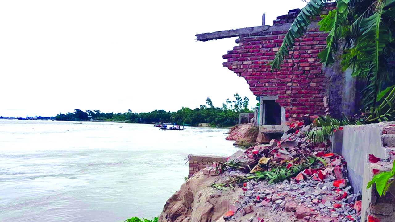 জাওয়াদের প্রভাবে সৃষ্ট ঘূর্ণিঝড়ে ভাঙছে মেঘনা