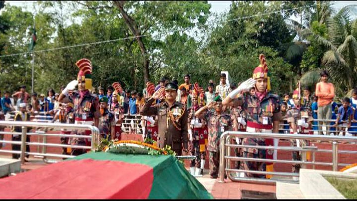 শার্শায় বীরশ্রেষ্ঠ নুর মোহাম্মদের স্মৃতিসৌধে পুস্পস্তবক অর্পণ