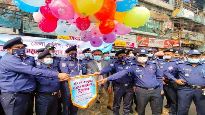 বগুড়ায় ট্রাফিক পুলিশে বডি ওর্ন ক্যামেরা ব্যবহার উদ্বোধন