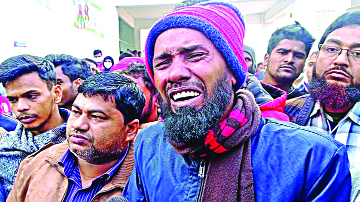 সুগন্ধা নদীতে লঞ্চে অগ্নিকাণ্ড; মালিকসহ ২৫ জনের বিরুদ্ধে মামলা গ্রহণ